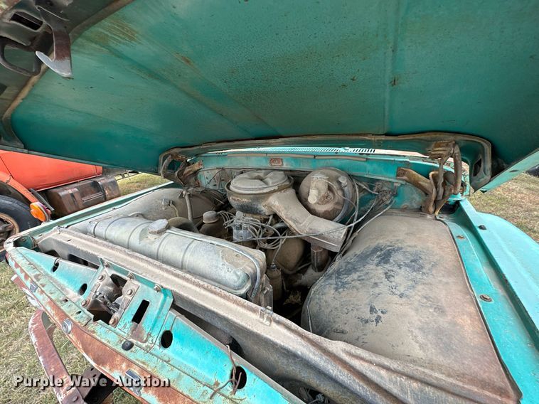 image for item NP9612 1964 Ford F600 flatbed truck