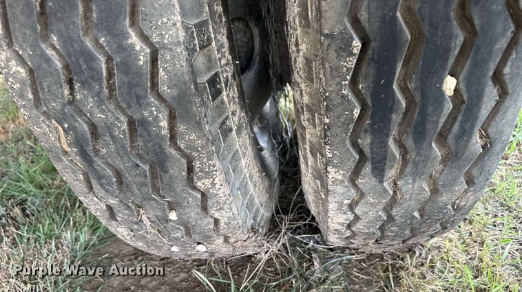 image for item NP9612 1964 Ford F600 flatbed truck