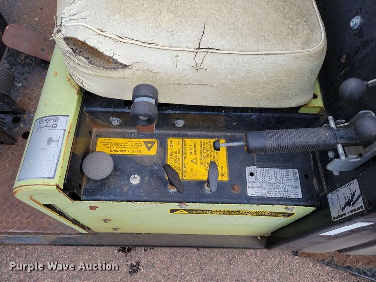 image for item OH9276 1992 Cushman utility vehicle