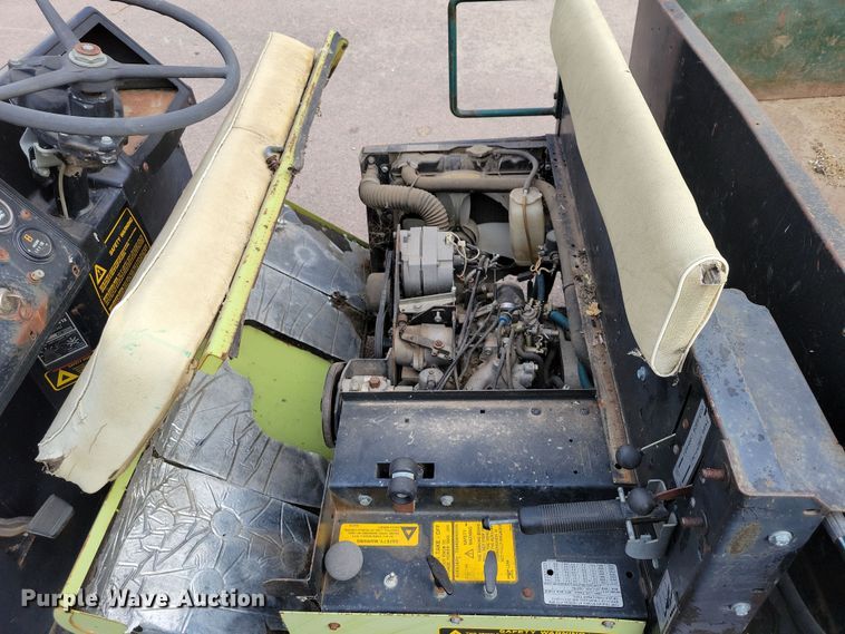 image for item OH9276 1992 Cushman utility vehicle