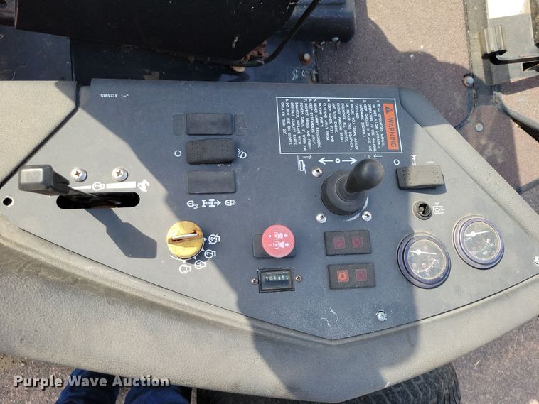 image for item OH9278 2006 Jacobsen LF3400 reel mower