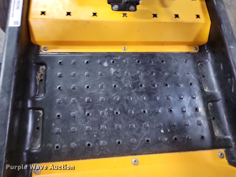 image for item OH9296 2016 Cub Cadet Z-Force S lawn mower