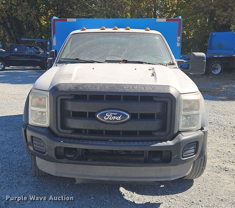 image for item OJ9894 2011 Ford F550 truck cab and chassis