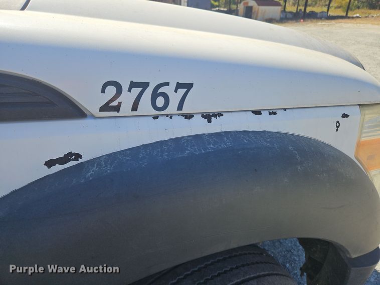 image for item OJ9894 2011 Ford F550 truck cab and chassis