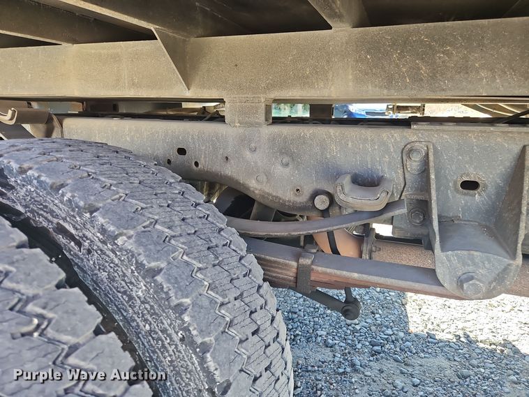 image for item OJ9894 2011 Ford F550 truck cab and chassis