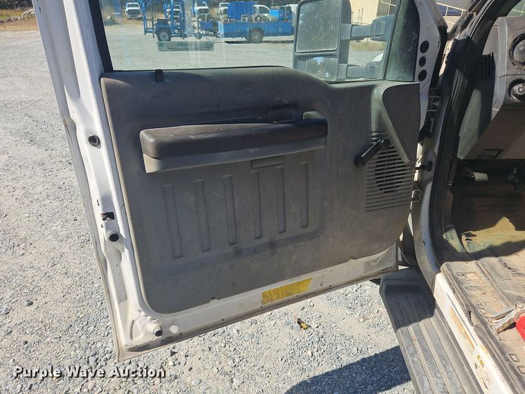 image for item OJ9894 2011 Ford F550 truck cab and chassis