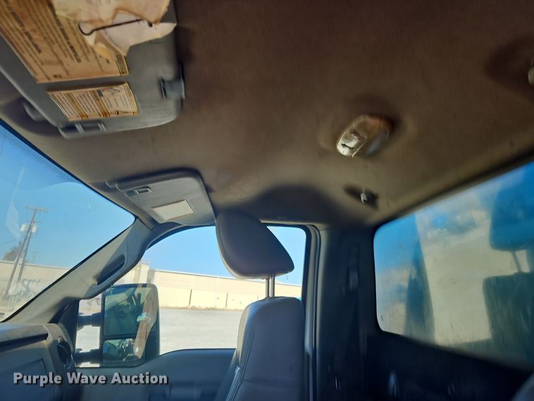 image for item OJ9894 2011 Ford F550 truck cab and chassis