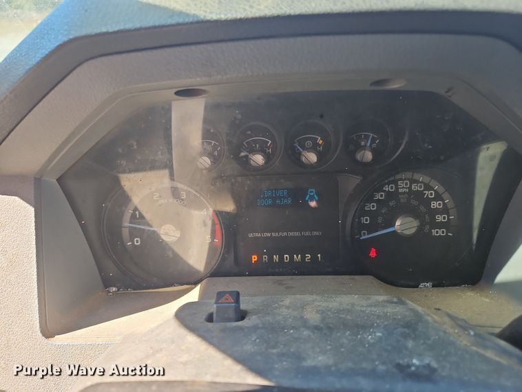 image for item OJ9894 2011 Ford F550 truck cab and chassis