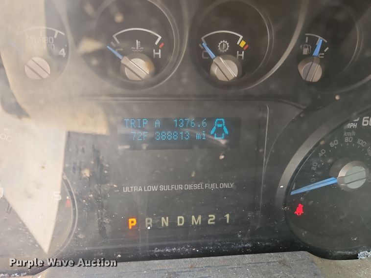 image for item OJ9894 2011 Ford F550 truck cab and chassis