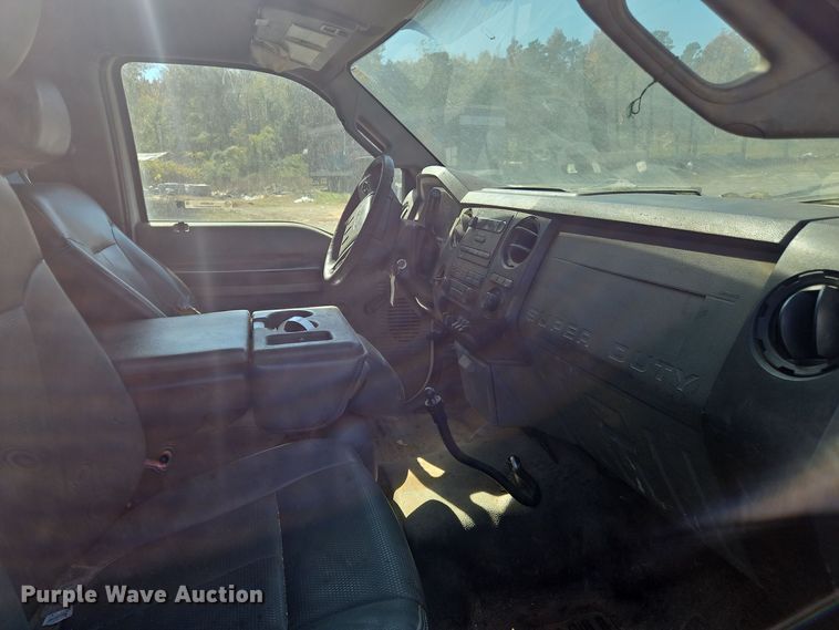 image for item OJ9894 2011 Ford F550 truck cab and chassis