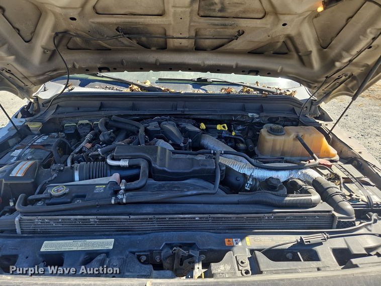 image for item OJ9894 2011 Ford F550 truck cab and chassis