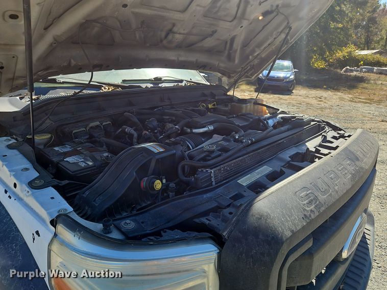 image for item OJ9894 2011 Ford F550 truck cab and chassis