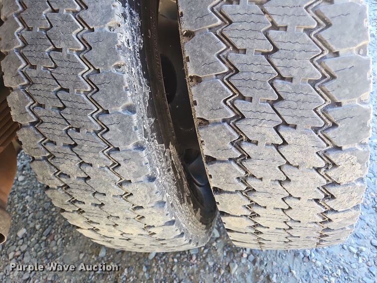 image for item OJ9894 2011 Ford F550 truck cab and chassis