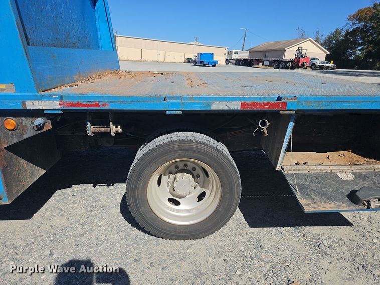 image for item OJ9894 2011 Ford F550 truck cab and chassis