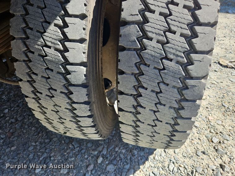 image for item OJ9894 2011 Ford F550 truck cab and chassis