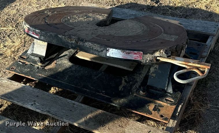 image for item ZA0512 (2) fifth wheel plates