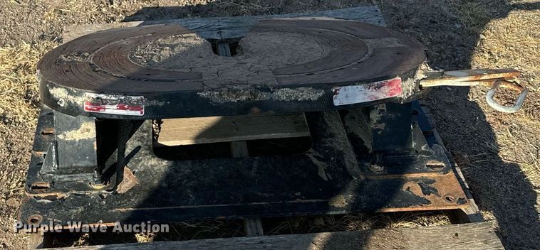 image for item ZA0512 (2) fifth wheel plates