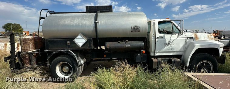 image for item DD3386 1993 Ford F700 oil distributor truck