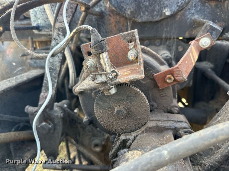 image for item DD3386 1993 Ford F700 oil distributor truck