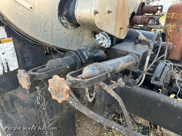 image for item DD3386 1993 Ford F700 oil distributor truck