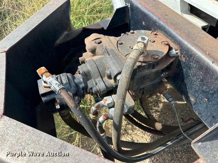 image for item DD3386 1993 Ford F700 oil distributor truck