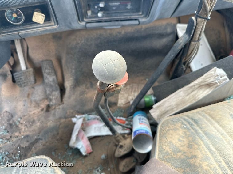 image for item DD3386 1993 Ford F700 oil distributor truck