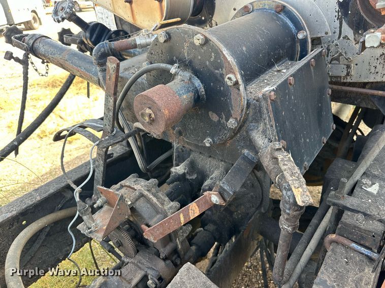 image for item DD3386 1993 Ford F700 oil distributor truck