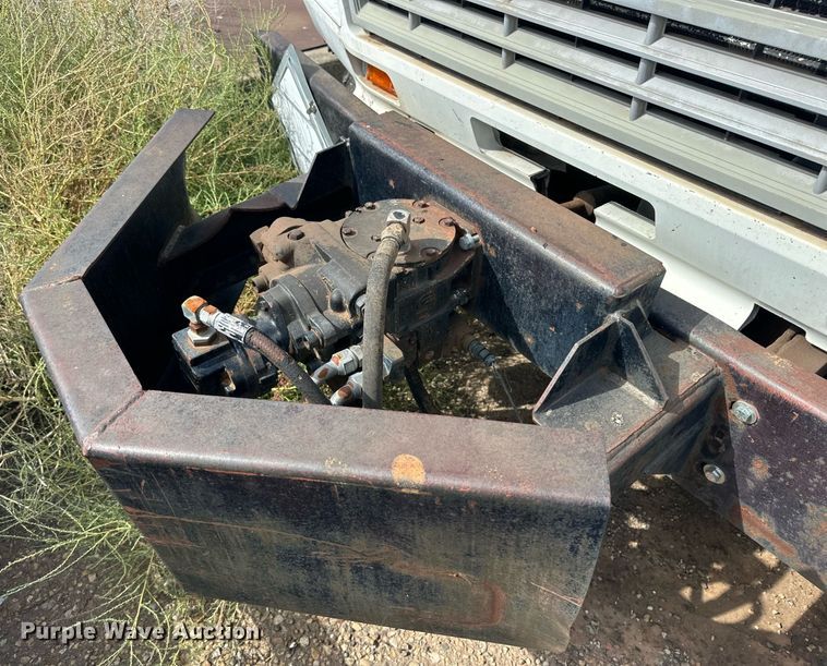 image for item DD3386 1993 Ford F700 oil distributor truck