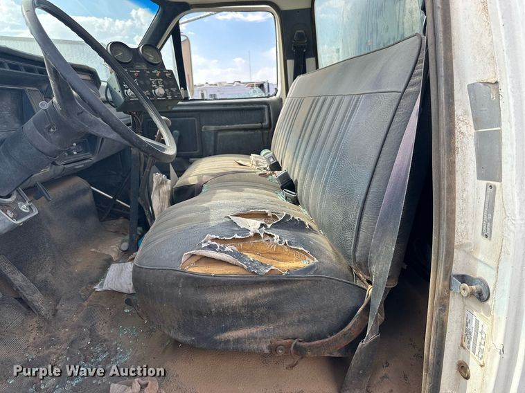 image for item DD3386 1993 Ford F700 oil distributor truck