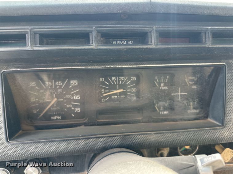 image for item DD3386 1993 Ford F700 oil distributor truck