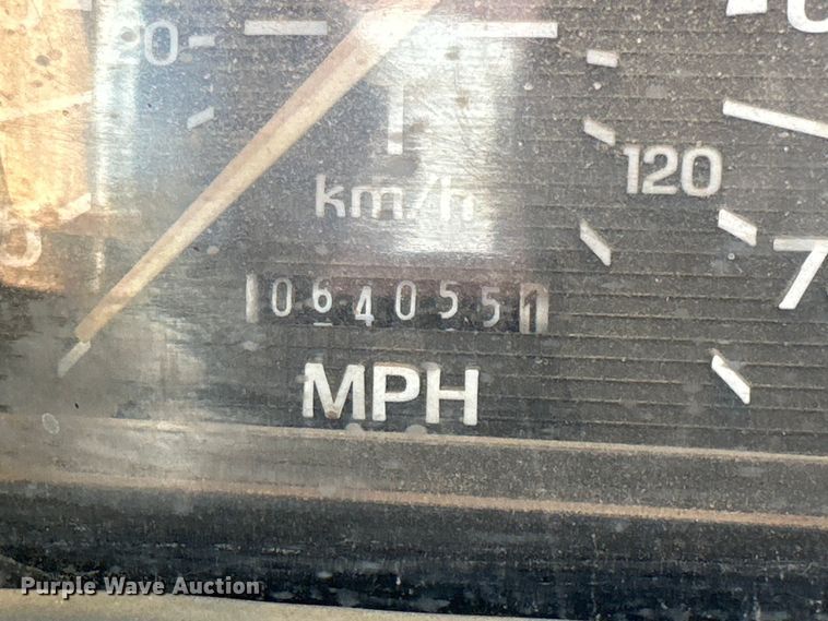 image for item DD3386 1993 Ford F700 oil distributor truck