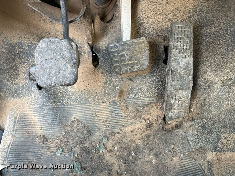 image for item DD3386 1993 Ford F700 oil distributor truck