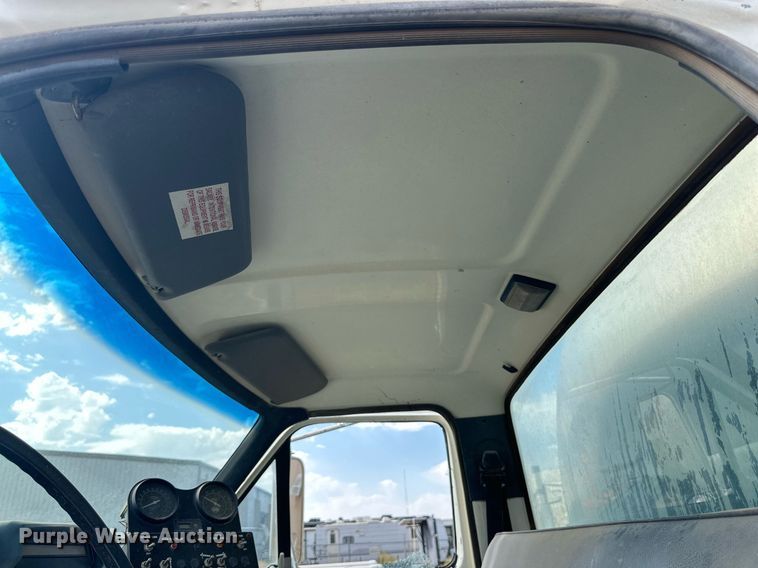 image for item DD3386 1993 Ford F700 oil distributor truck