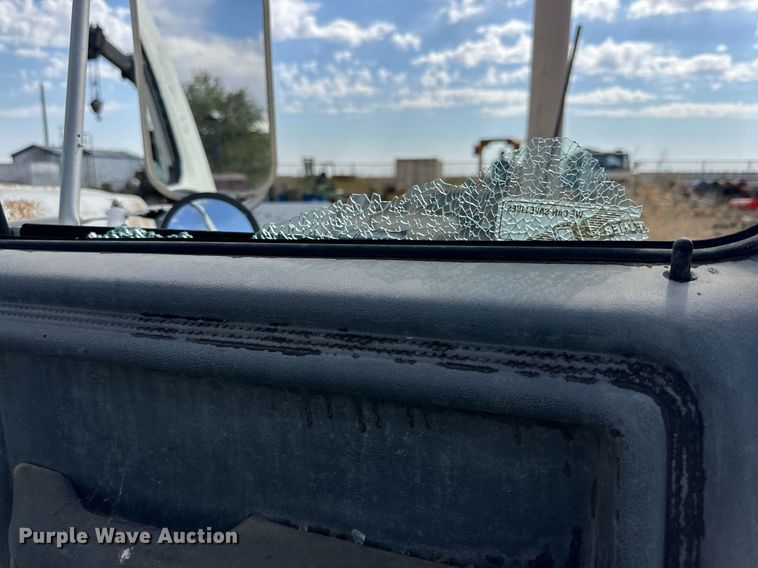 image for item DD3386 1993 Ford F700 oil distributor truck