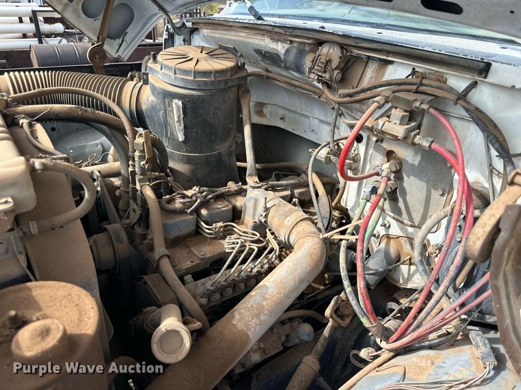 image for item DD3386 1993 Ford F700 oil distributor truck