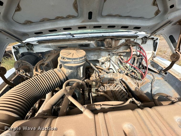 image for item DD3386 1993 Ford F700 oil distributor truck