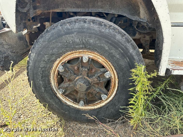 image for item DD3386 1993 Ford F700 oil distributor truck