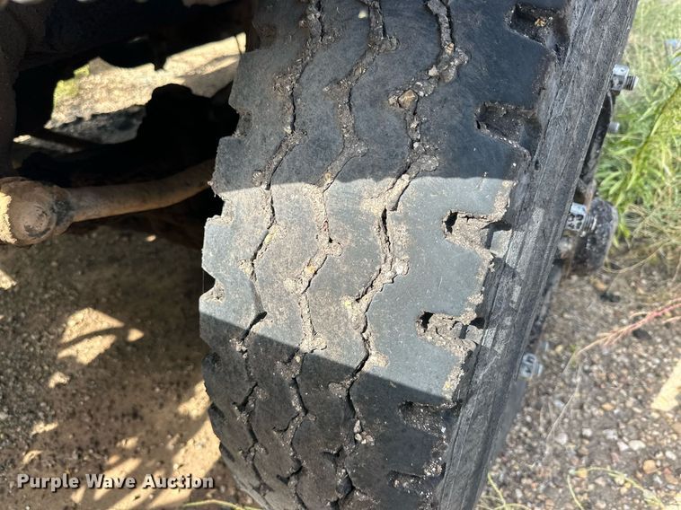 image for item DD3386 1993 Ford F700 oil distributor truck