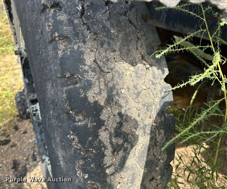 image for item DD3386 1993 Ford F700 oil distributor truck