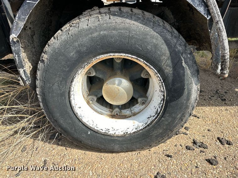 image for item DD3386 1993 Ford F700 oil distributor truck