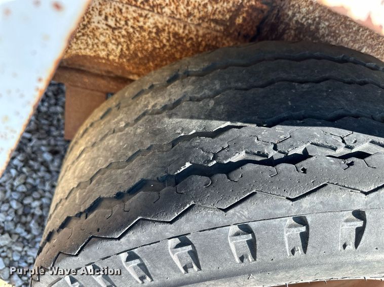 image for item DL0479 1992 Kiefer pole trailer