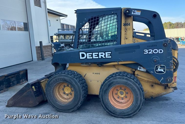 image for item DN0829 2010 John Deere 320D  skid steer loader