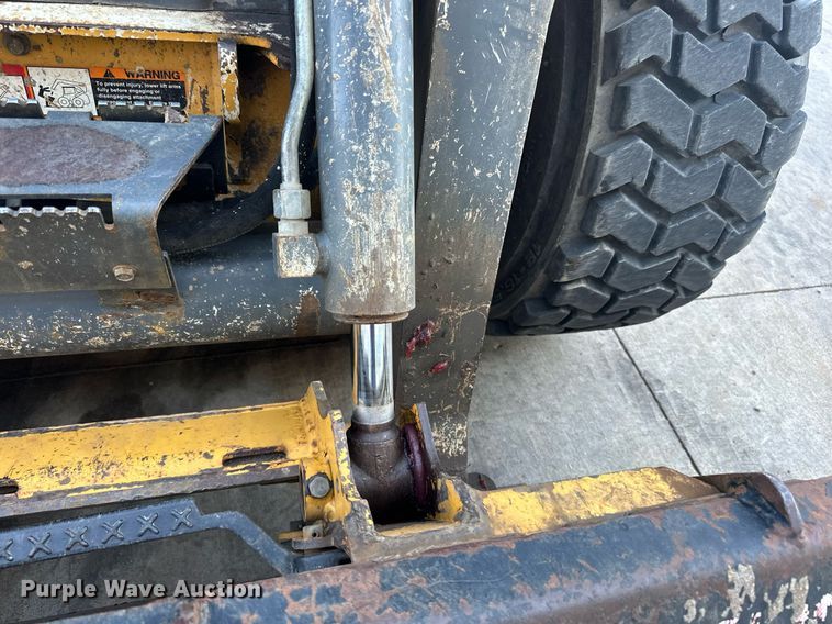 image for item DN0829 2010 John Deere 320D  skid steer loader