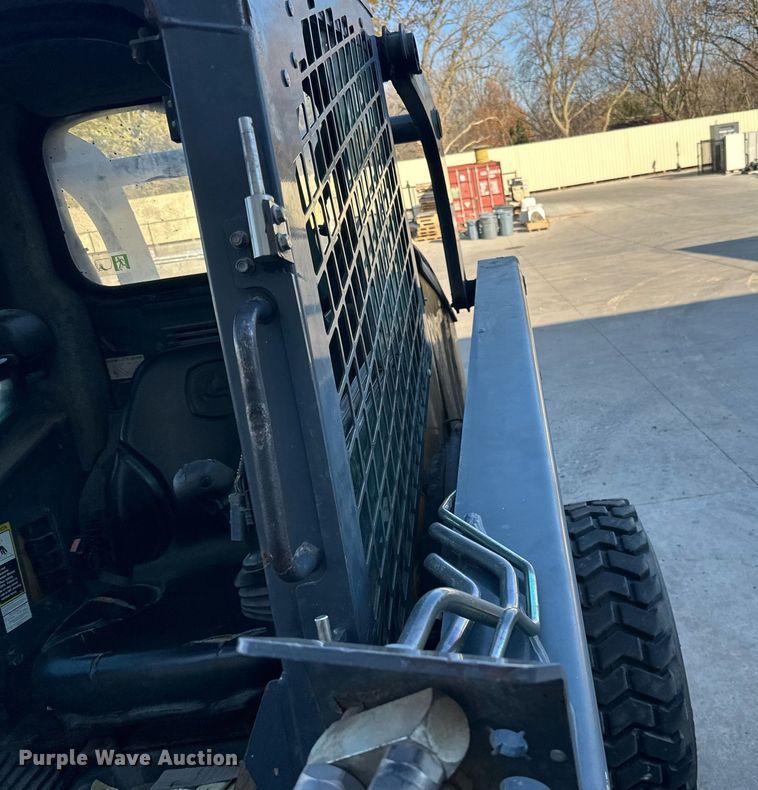 image for item DN0829 2010 John Deere 320D  skid steer loader