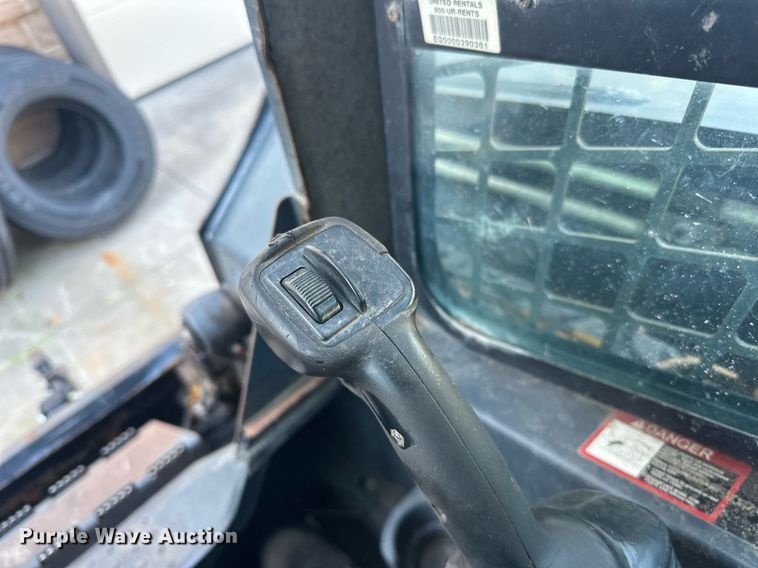 image for item DN0829 2010 John Deere 320D  skid steer loader