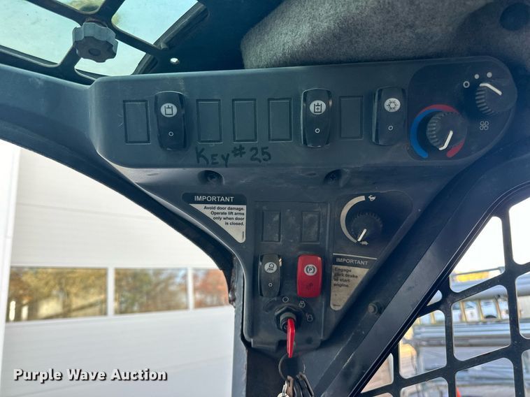 image for item DN0829 2010 John Deere 320D  skid steer loader