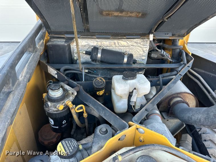 image for item DN0829 2010 John Deere 320D  skid steer loader