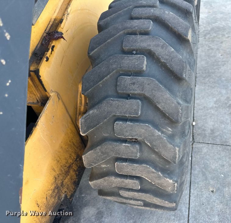 image for item DN0829 2010 John Deere 320D  skid steer loader