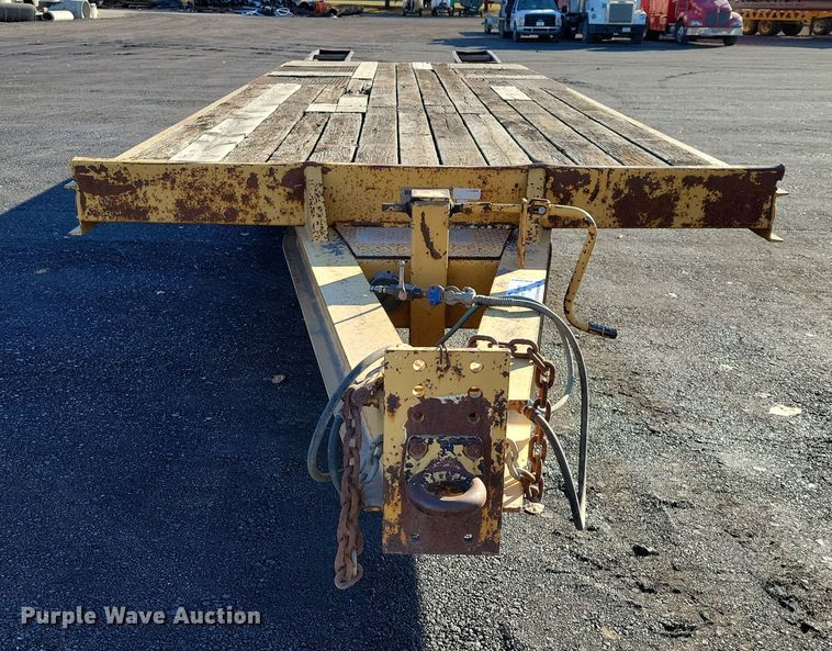 image for item DN3603 2001 Trail King TK40 equipment trailer