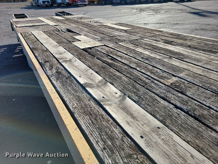 image for item DN3603 2001 Trail King TK40 equipment trailer